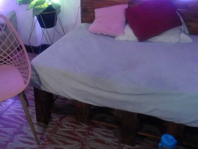 Yeseniaa25 from BongaCams is Freechat