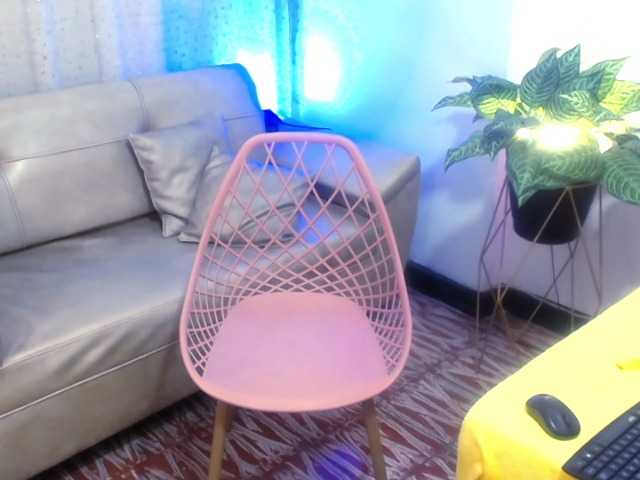 Yeseniaa25's BongaCams show and profile