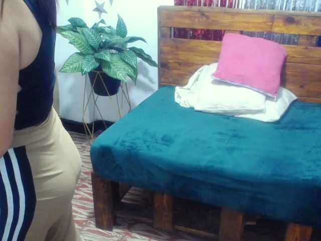 Yeseniaa25 on BongaCams 