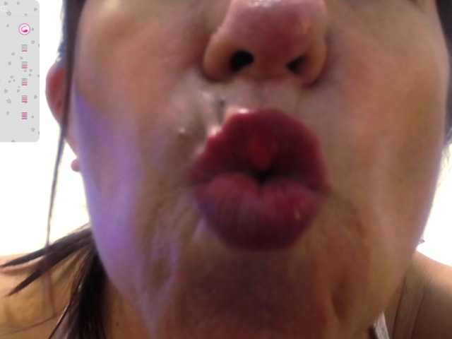 Yeseniaa25's BongaCams show and profile