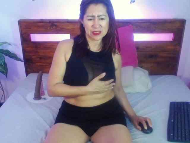 Yeseniaa25 webcam