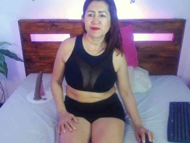 Yeseniaa25 webcam
