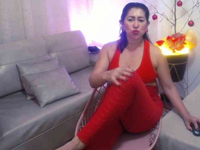 Yeseniaa25 Yeseniaa25