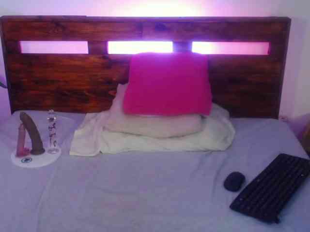 Yeseniaa25 webcam