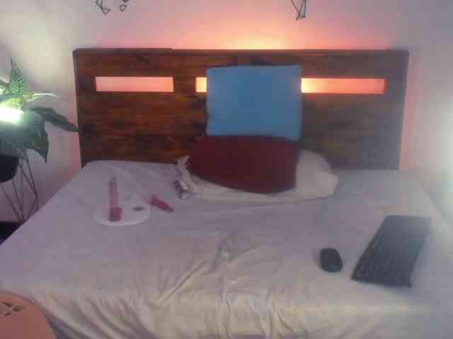 Yeseniaa25 webcam