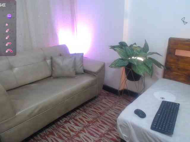 Yeseniaa25 webcam
