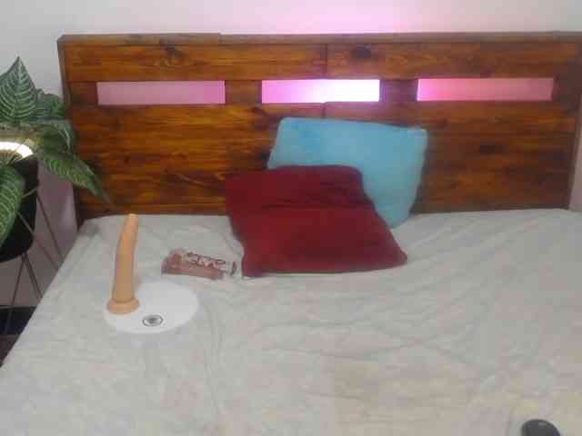 Yeseniaa25 webcam
