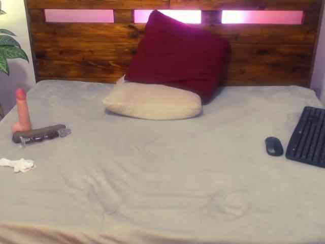 Yeseniaa25 Live Webcam on BongaCams