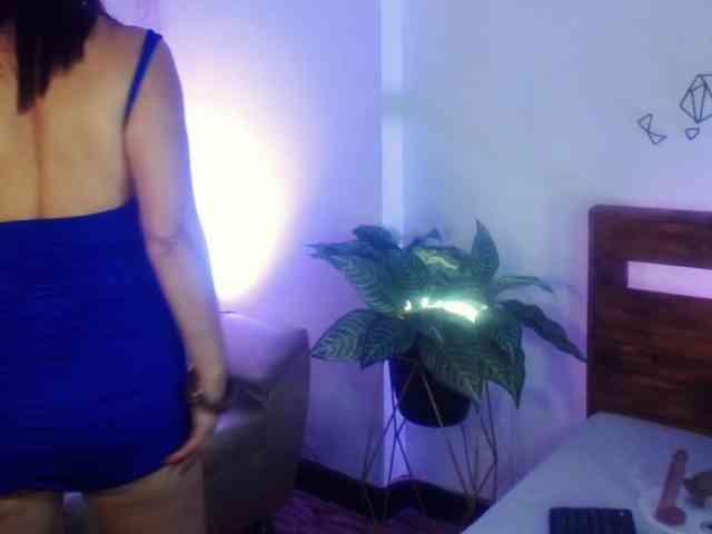 Yeseniaa25 webcam