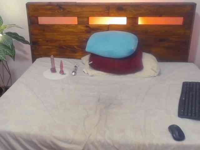 Yeseniaa25 webcam