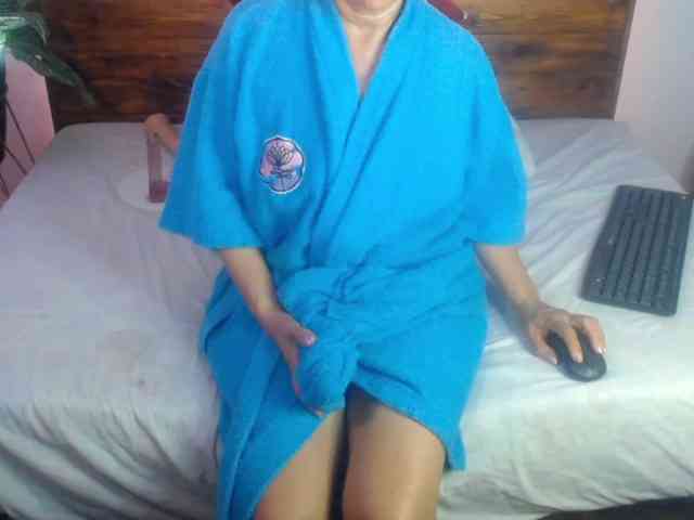 Yeseniaa25 webcam
