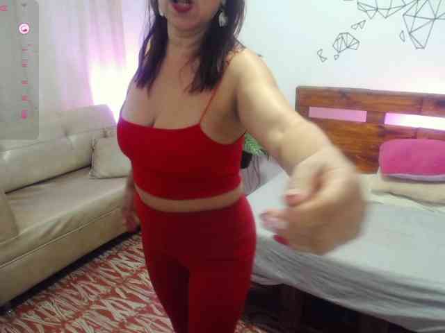 Yeseniaa25 webcam