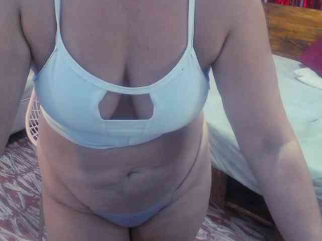 Yeseniaa25 Yeseniaa25