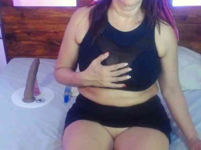 Yeseniaa25 webcam