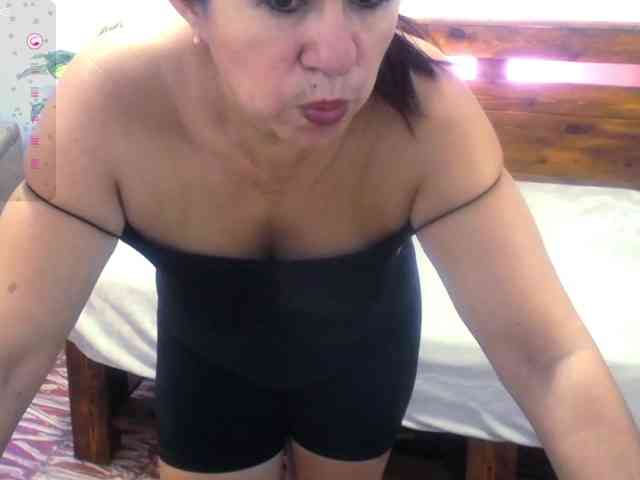 Yeseniaa25 Yeseniaa25