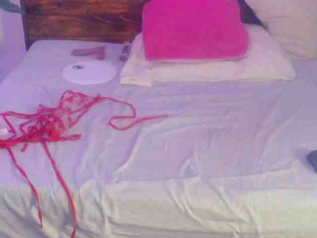 Yeseniaa25 webcam