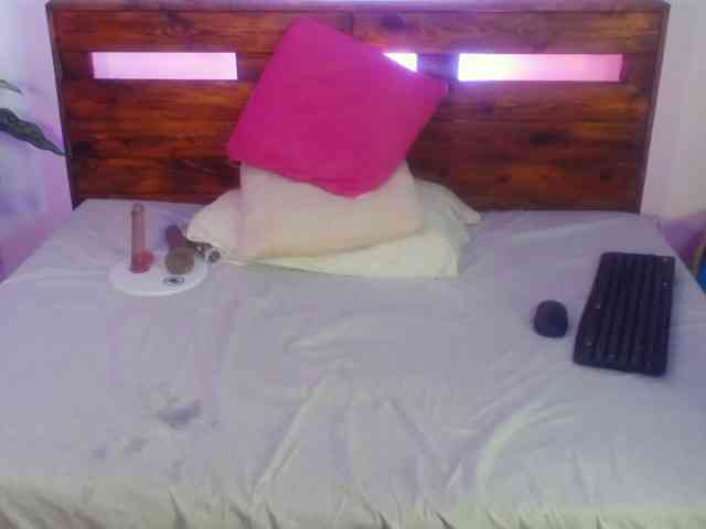 Yeseniaa25 webcam