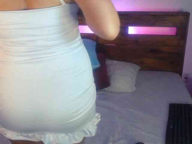 Yeseniaa25 webcam