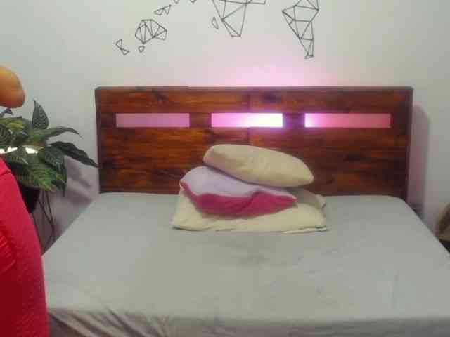 Yeseniaa25 webcam