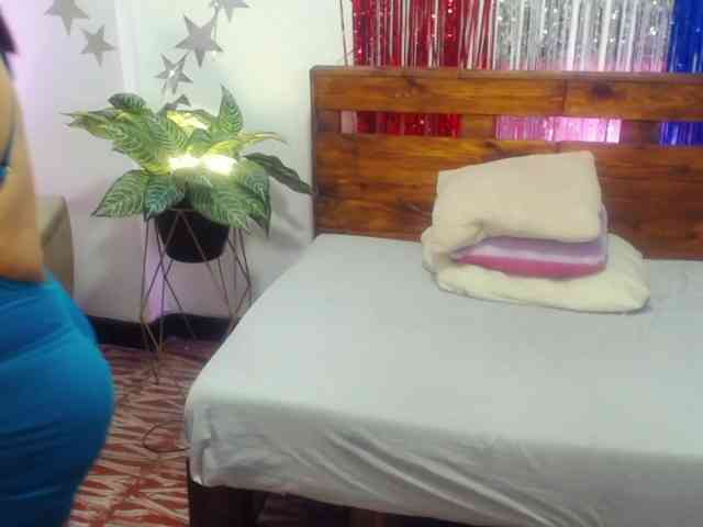 Yeseniaa25 webcam