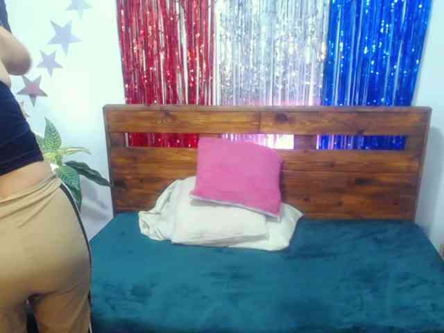 Yeseniaa25 webcam