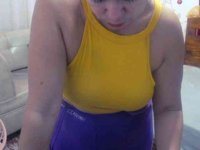 Yeseniaa25 Yeseniaa25