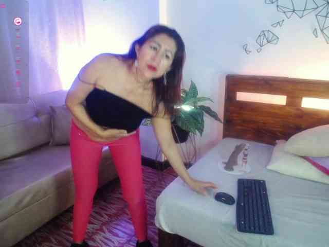 Yeseniaa25 webcam
