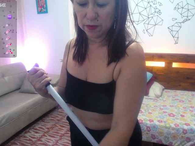 Yeseniaa25 webcam