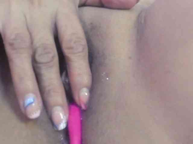 Yeseniaa25 webcam