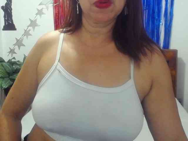 Yeseniaa25 webcam
