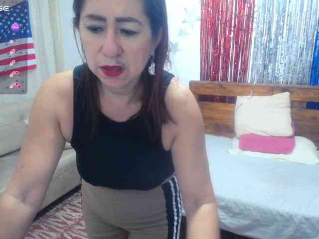 Yeseniaa25 Live Webcam on BongaCams