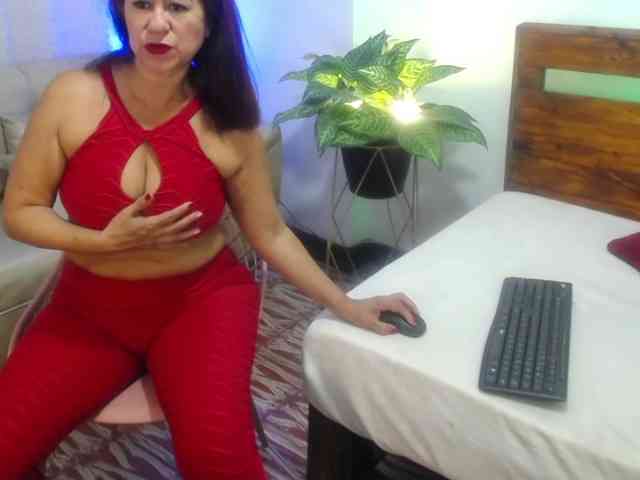 Yeseniaa25 webcam