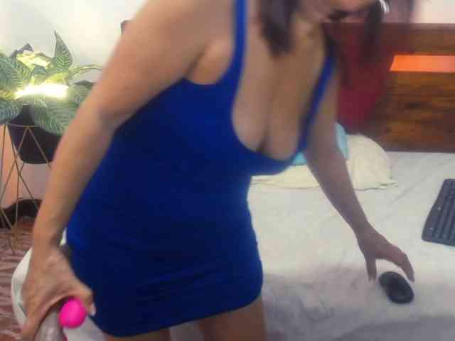 Yeseniaa25 webcam