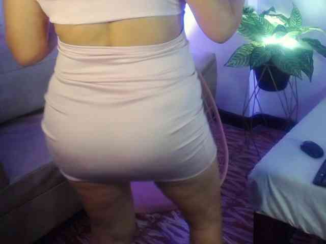 Yeseniaa25 webcam