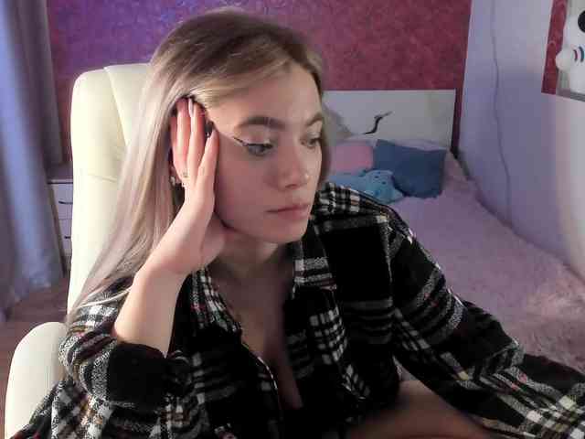 YessyVine Live Webcam on BongaCams