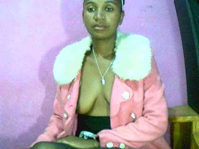 Chellah01 Live Webcam on BongaCams
