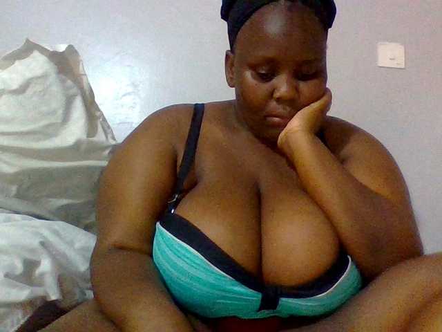 Bursty-Monique Live Cam on BongaCams