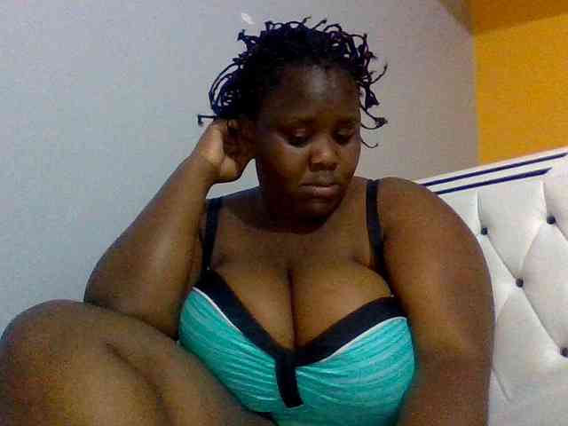 Bursty-Monique Live Webcam on BongaCams
