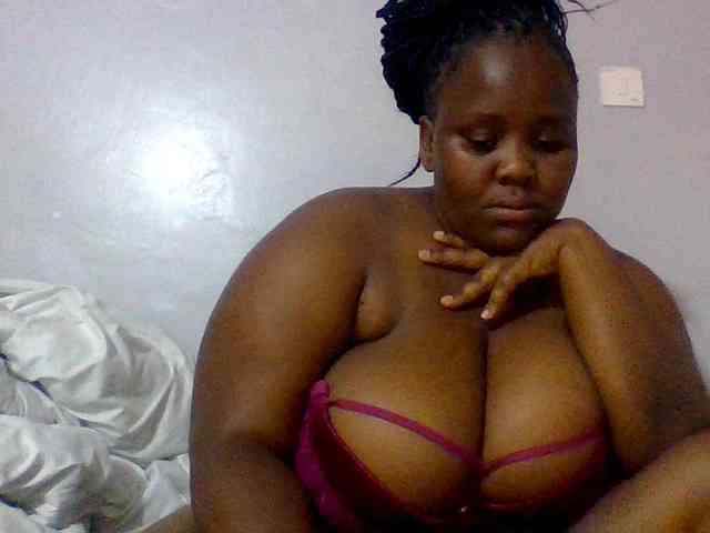 Bursty-Monique Live Webcam on BongaCams