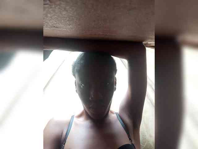 Foxxxy12 webcam