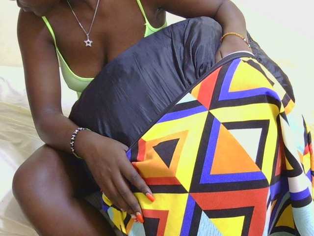 Blackqueeen's BongaCams show and profile