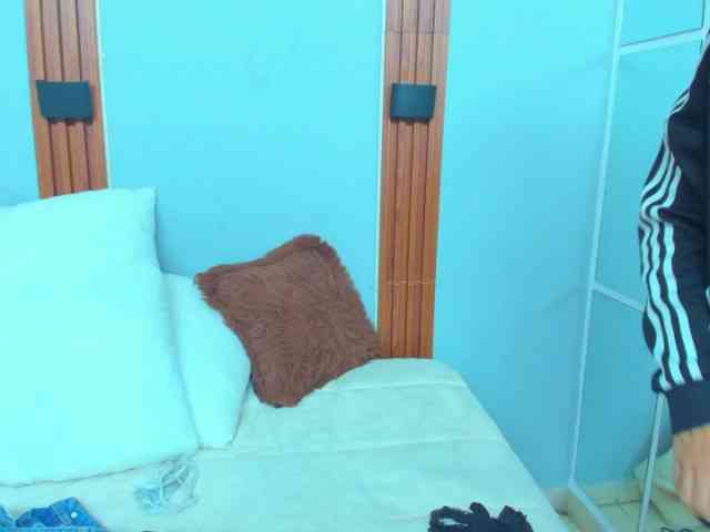 leslieanddrako webcam