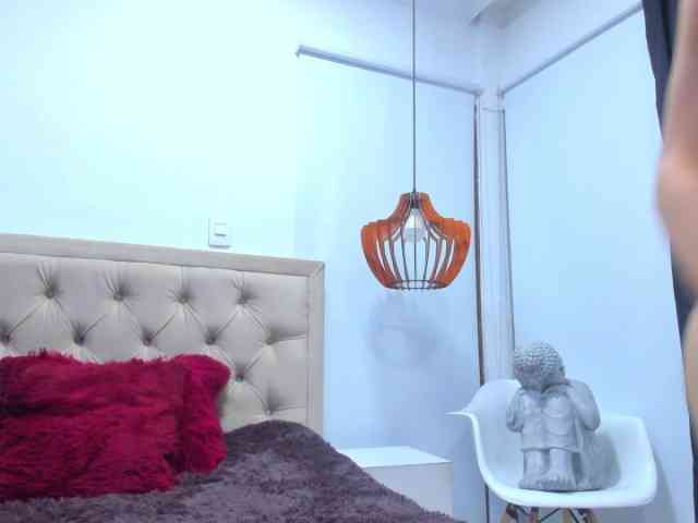 leslieanddrako webcam