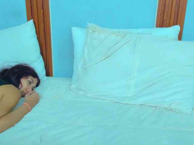 leslieanddrako webcam