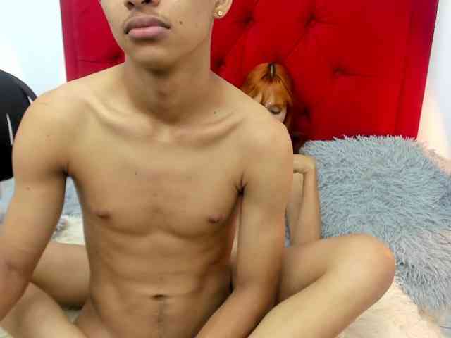 leslieanddrako webcam