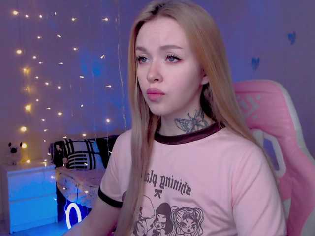 NaughtyMable live cam profile