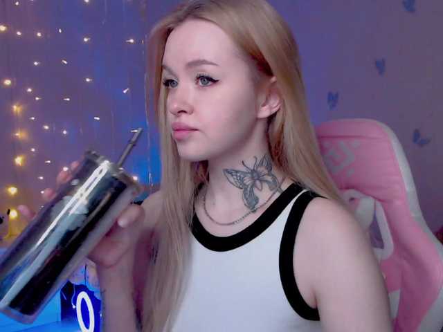 NaughtyMable live cam profile