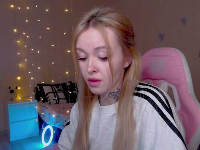 le modèle NaughtyMable est en webcam porno dans un show sur le site bongacams, il possède les tags suivants: White/Caucasian,Blonde,Shaved