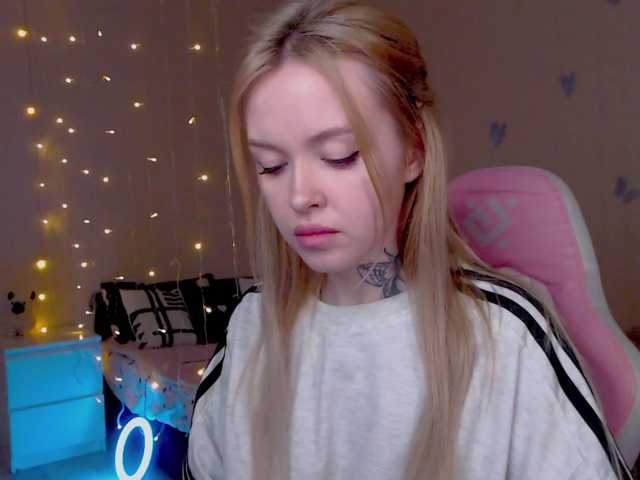 le modèle NaughtyMable est en webcam porno dans un show sur le site bongacams, il possède les tags suivants: White/Caucasian,Blonde,Shaved