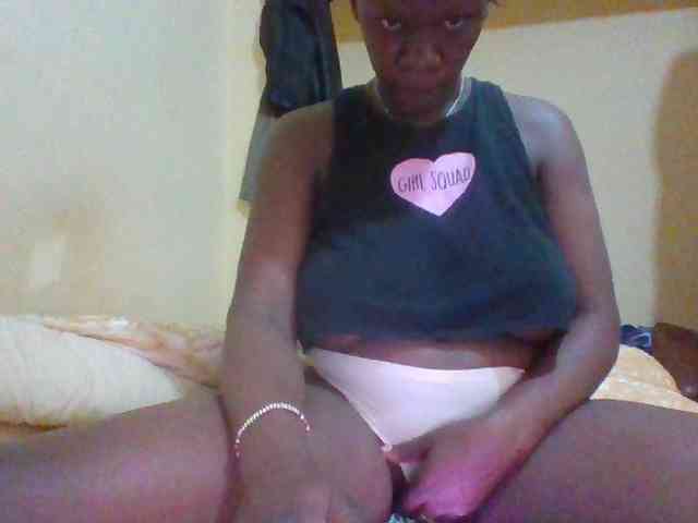 Sexxyboobs2 Live Webcam on BongaCams